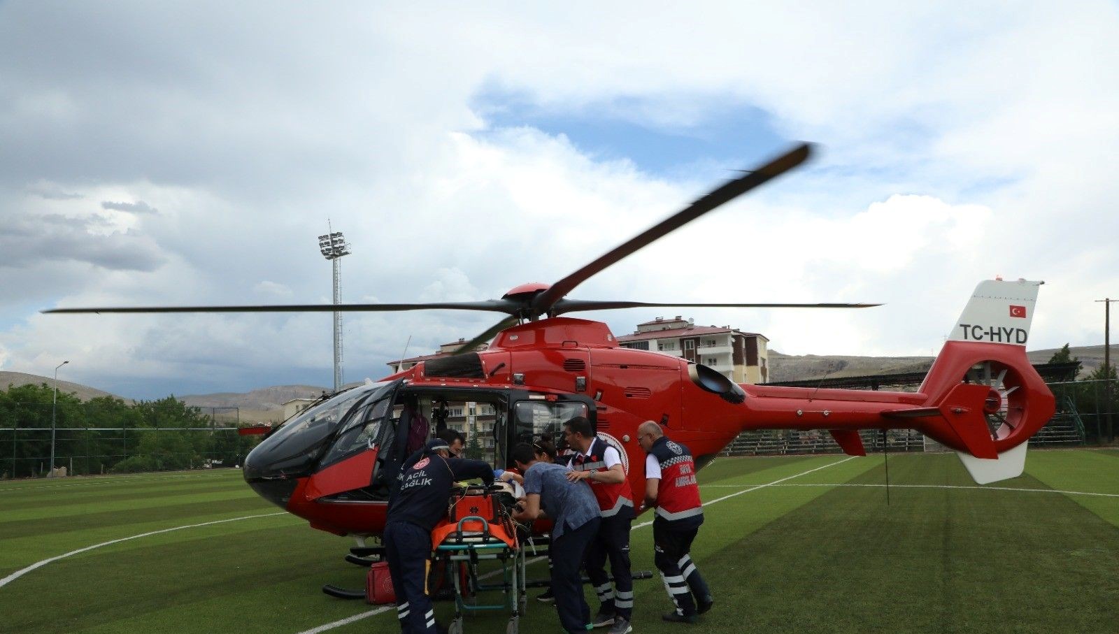 Ambulans helikopter 72 yaşındaki hasta için havalandı
