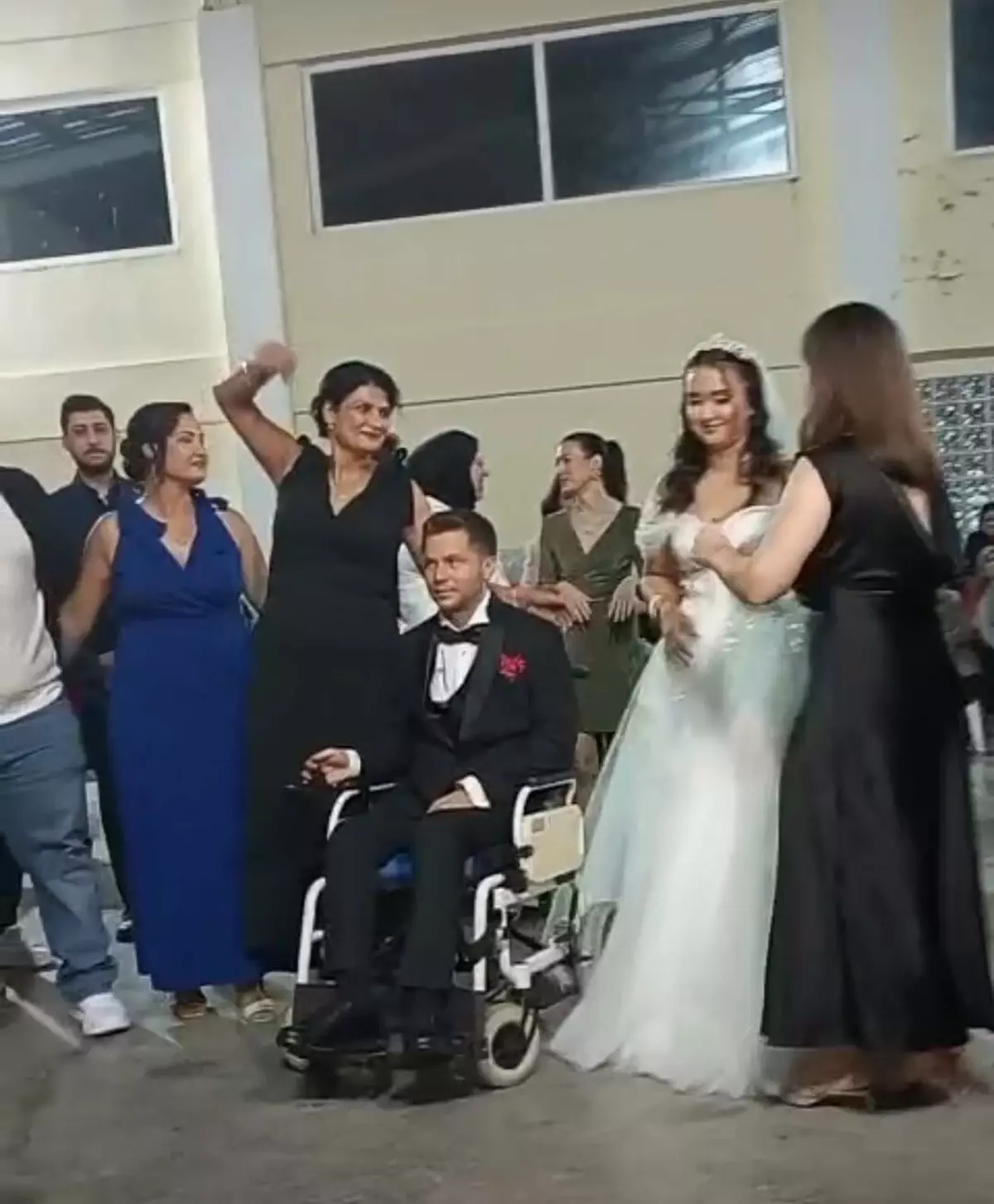 Engelli Ömer ve Lise Aşkı Dilara Evlendi