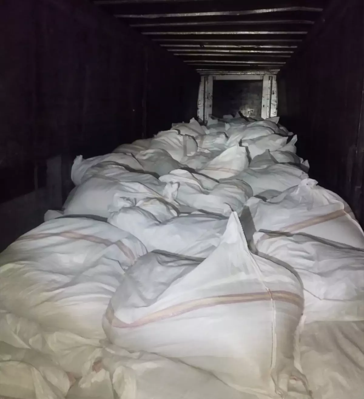 Adana’da Tırda 10 Ton Kaçak Tütün Ele Geçirildi