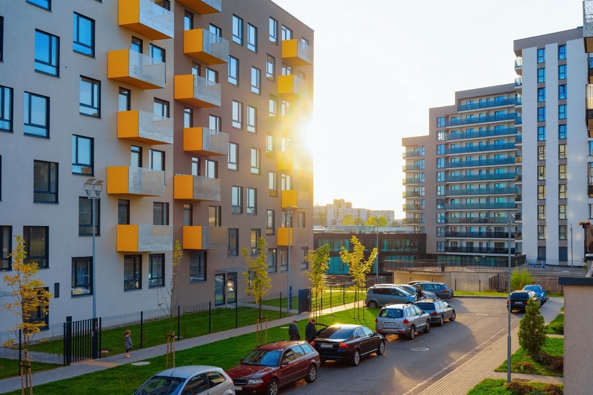 Konut ve iş yerlerine fahiş aidat artışını bitirecek önlemler zinciri Meclis’te