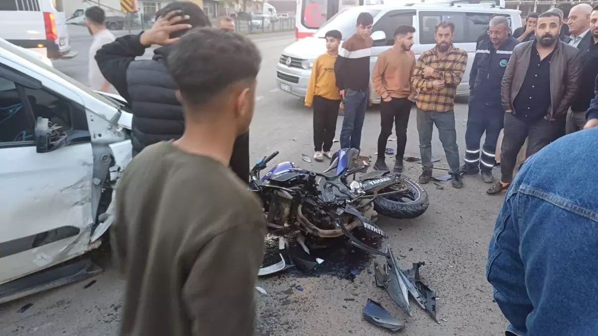 Silopi’de Motosiklet Kazası: İki Yaralı