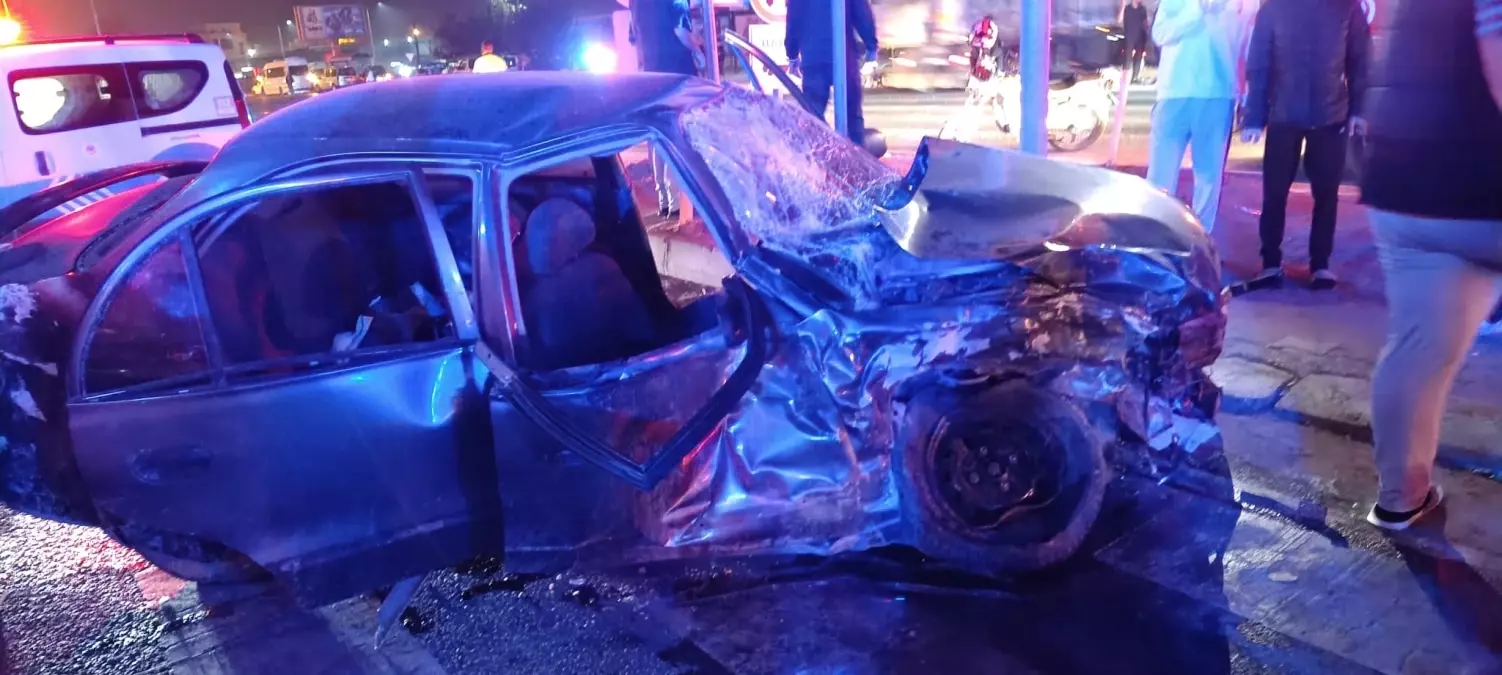 Tarsus’ta Minibüs Sulama Kanalına Düştü