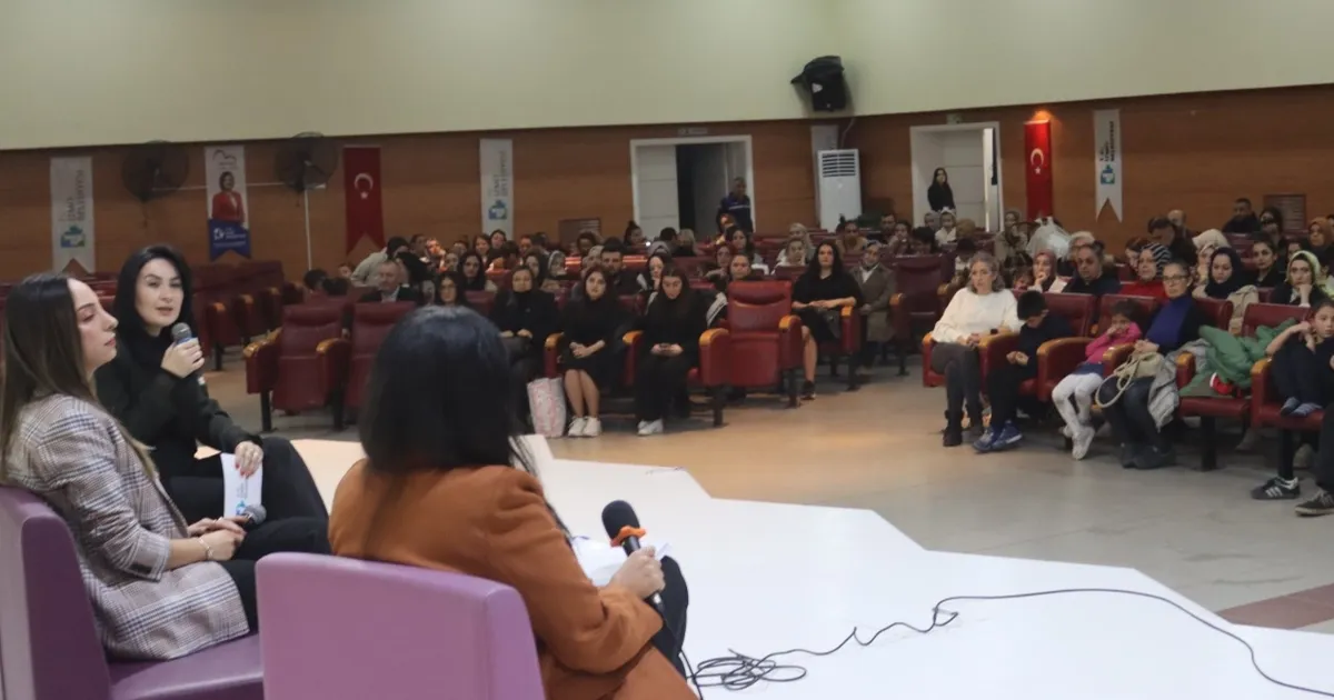 İzmit’ten dijital dünyada sağlıklı çocuk büyütme paneli