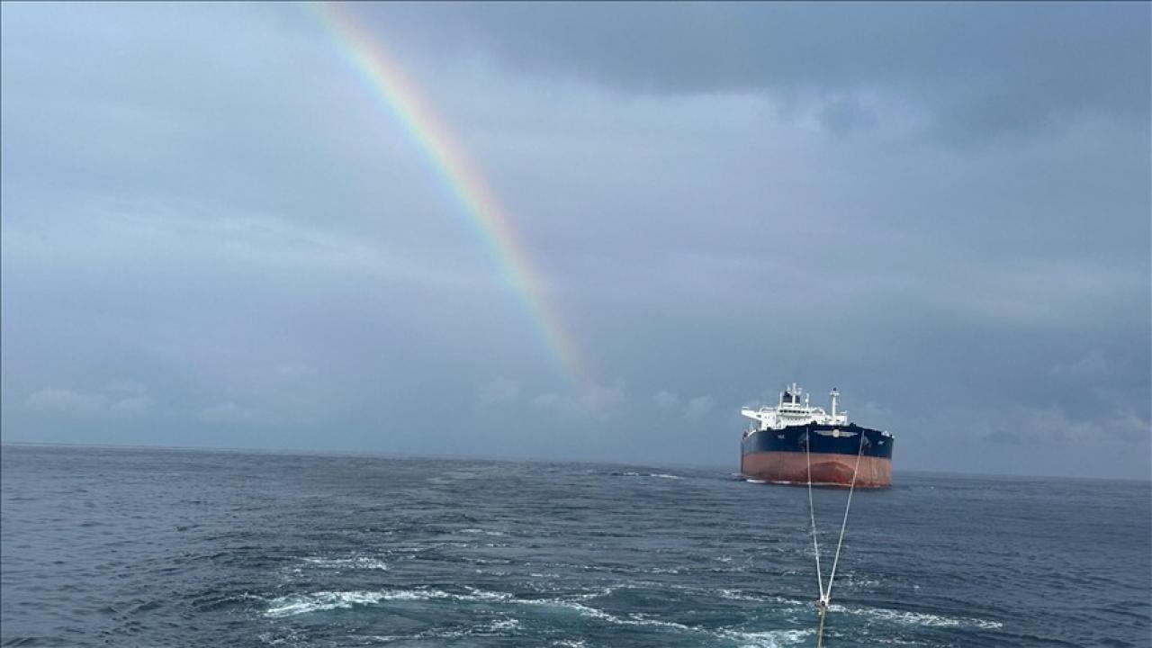 Karadeniz’de vurulan gemi İstanbul açıklarında