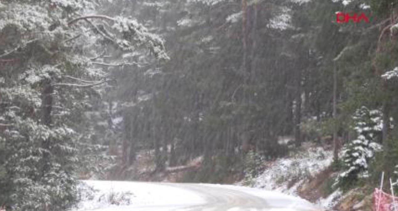 Kartalkaya’da kar kalınlığı 10 santime ulaştı