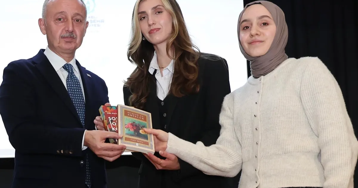 Kocaeli’de Başkan Büyükakın geleceğin lider adaylarıyla buluştu