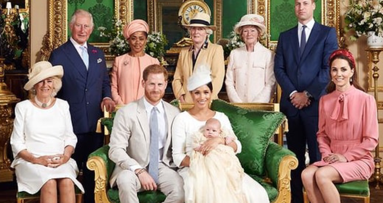 Kraliyet kadınları bu yüzden bacak bacak üstüne atmazlar