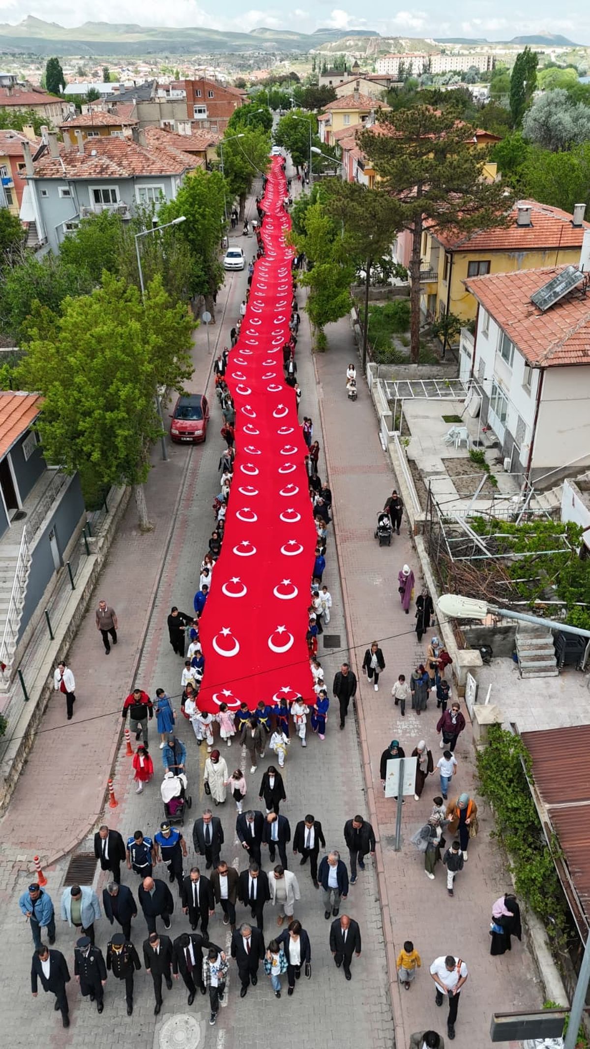 Avanos’ta 19 Mayıs Coşkusu: 135 Metrelik Dev Türk Bayrağı İle Unutulmaz Bir Kortej