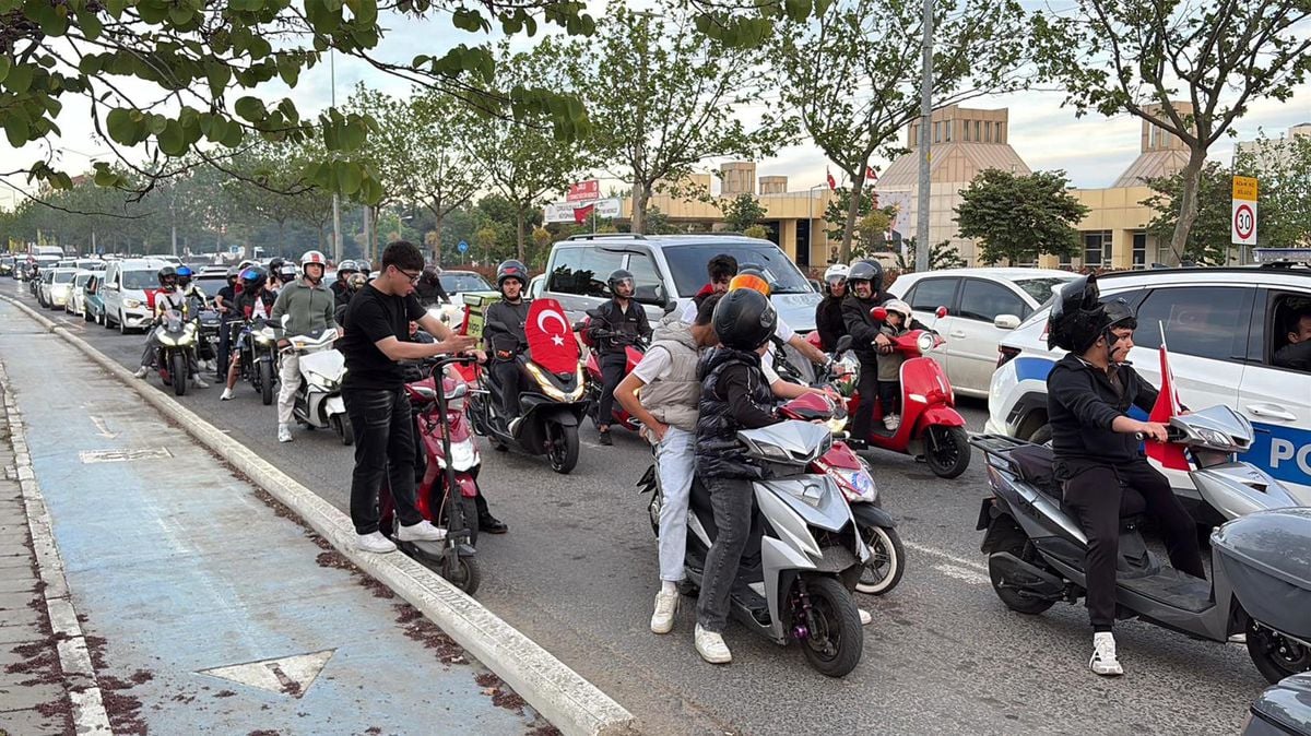 Çorlu’da Şehit Polisler İçin Anma Konvoyu Düzenlendi