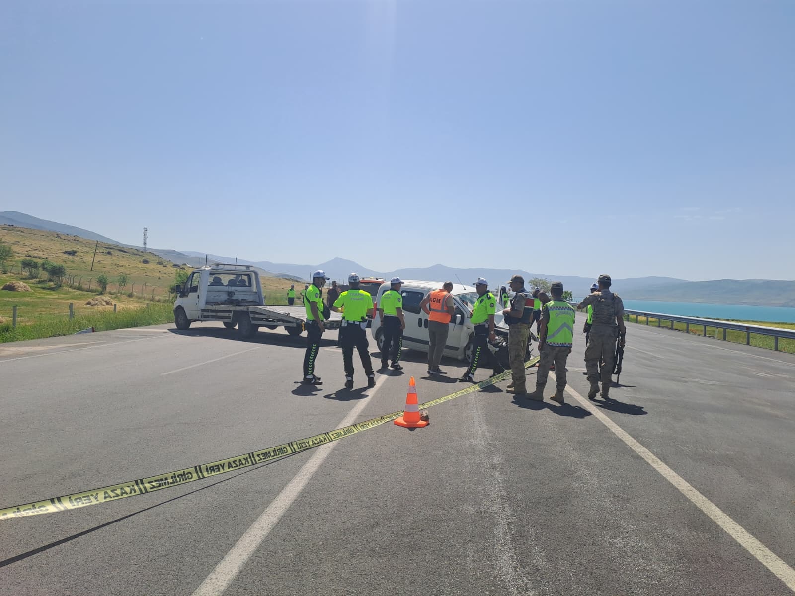 Van’da ticari araç askeri araca çarptı: 1 asker şehit, 4 asker yaralı