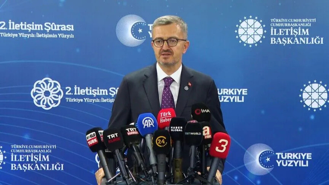 Iletisim baskani duran 2 iletisim surasina iliskin konustu Q8Cgpac8